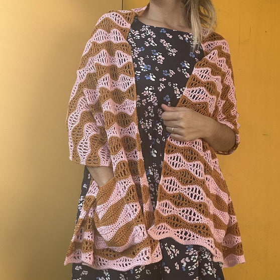 

Rosana - Chal con bolsillos
1