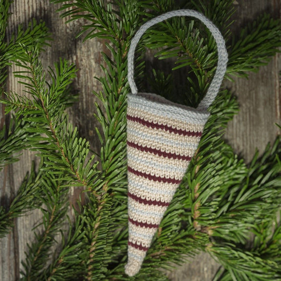 

Conos de Navidad - Adornos navideños
8
