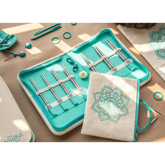

The Kindness Set - Agujas circulares cortas intercambiables - KnitPro
4