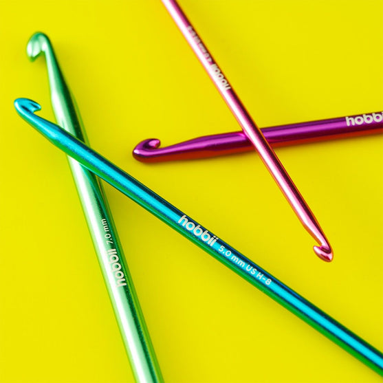 

Set de Ganchillos Tunecinos Dobles de Aluminio - 28 cm - Hobbii
5